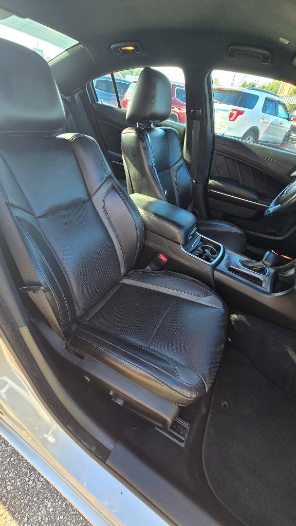Used 2022 Dodge Charger SXT w/ Plus Group RWD image 14