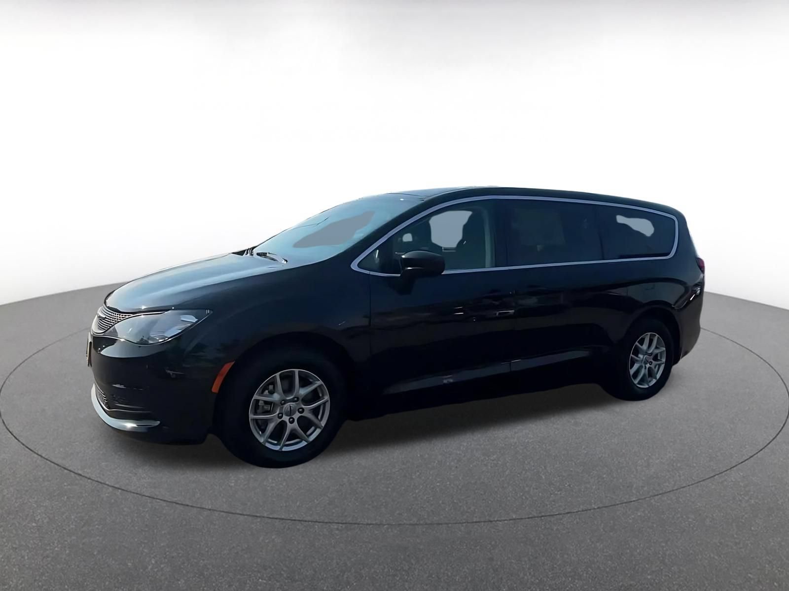 Used 2024 Chrysler Voyager LX FWD image 7
