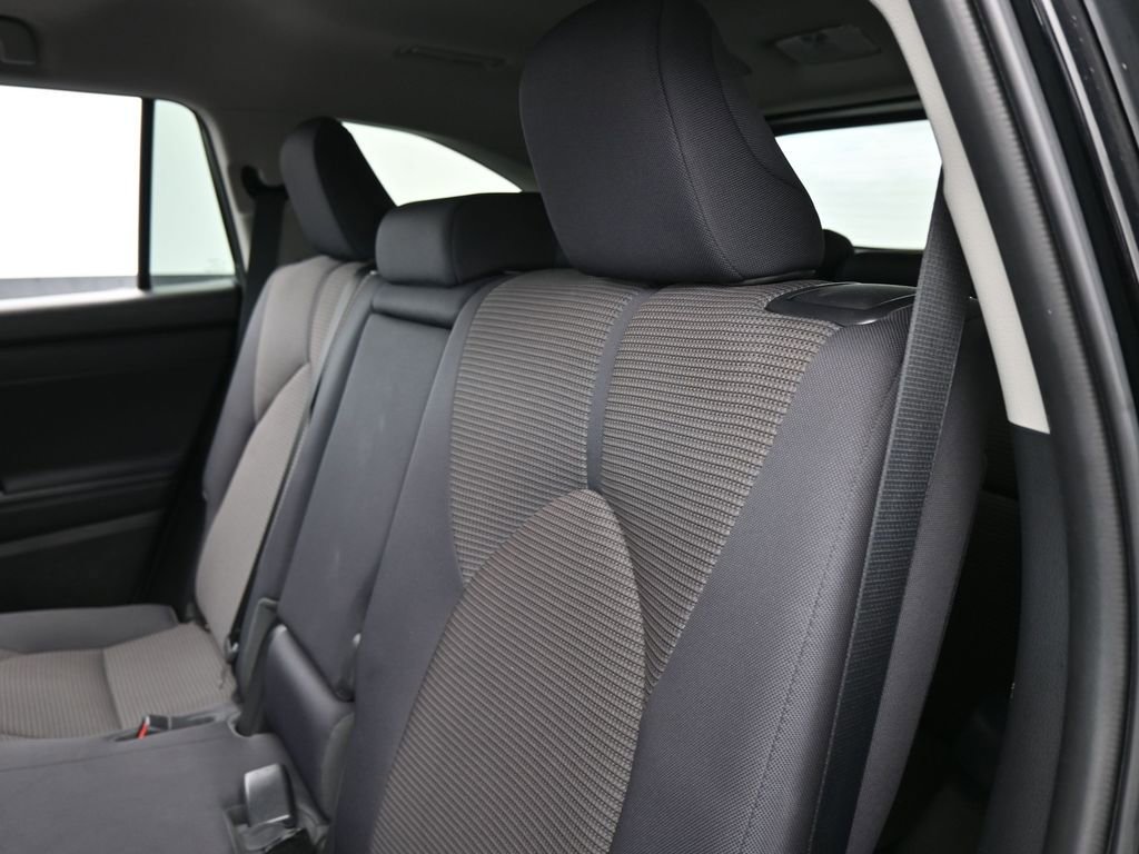 Used 2023 Toyota Highlander L image 28