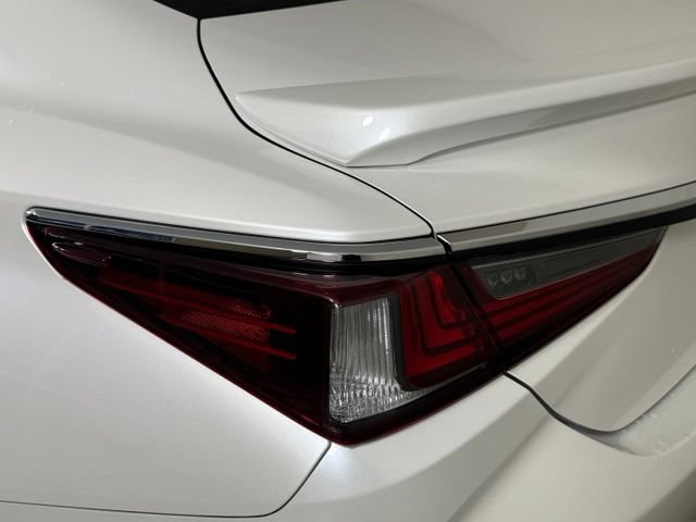 Certified 2023 Lexus ES 300h w/ Premium Package FWD image 15