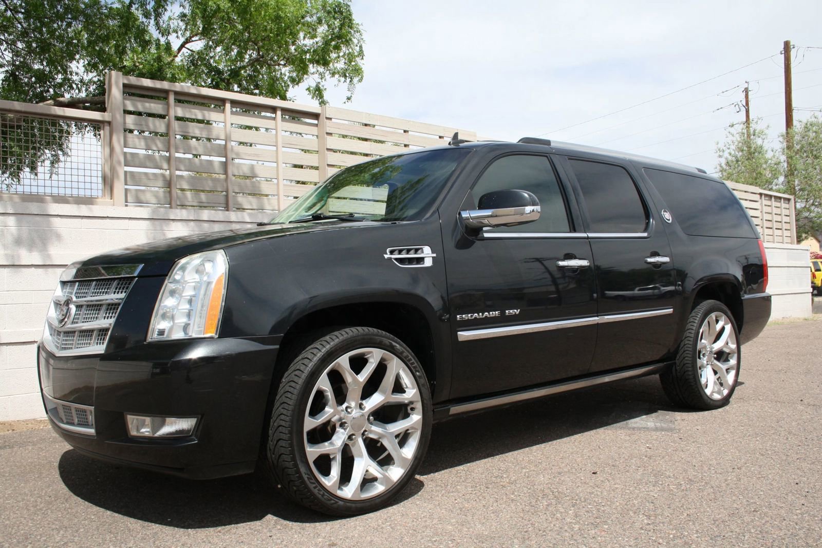 Used 2010 Cadillac Escalade ESV Platinum image 24