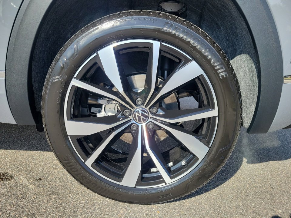 New 2025 Volkswagen Atlas Cross Sport SEL Premium R-Line image 27