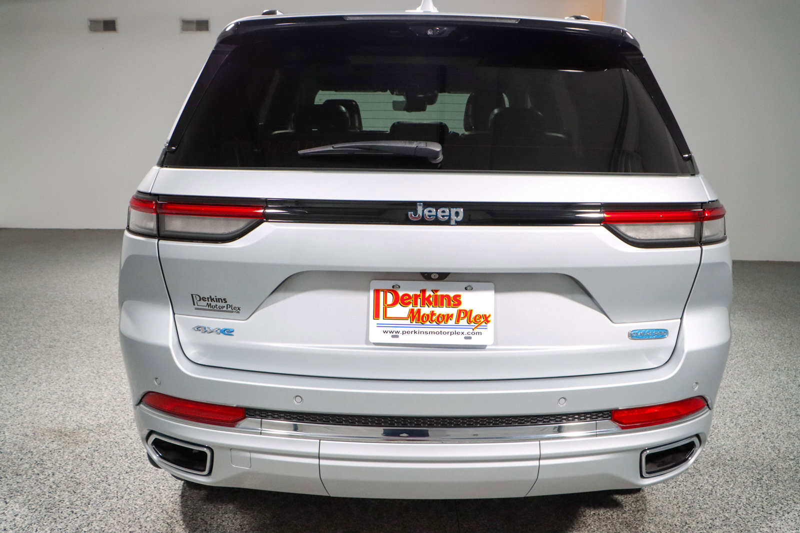 Used 2022 Jeep Grand Cherokee Overland w/ Advanced Protech Group III image 8