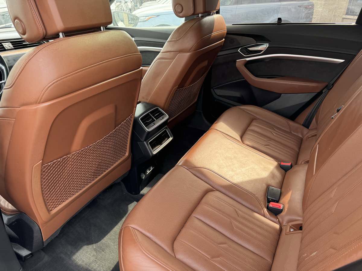 Used 2019 Audi e-tron Prestige w/ Prestige Package image 43