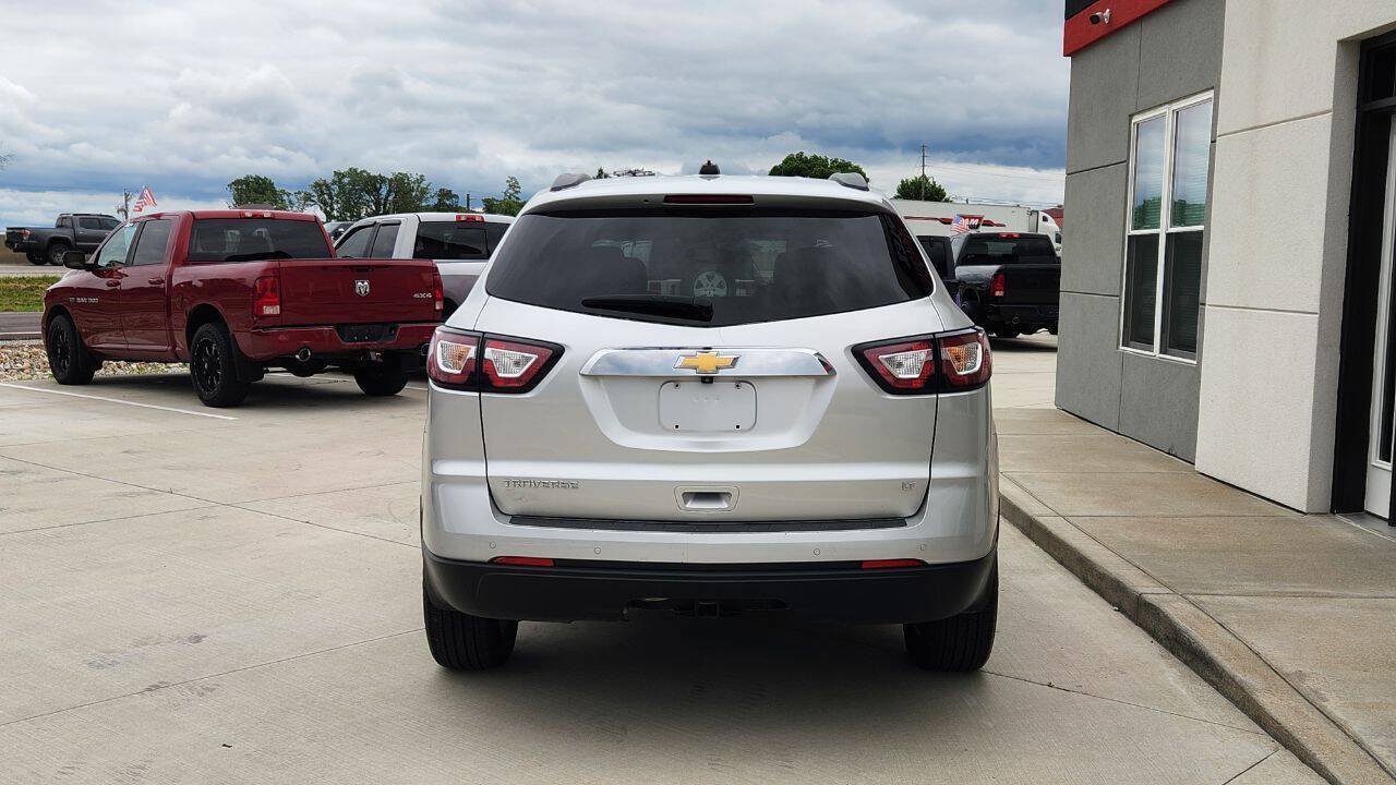 Used 2017 Chevrolet Traverse LT w/ Style and Technology Package FWD image 5