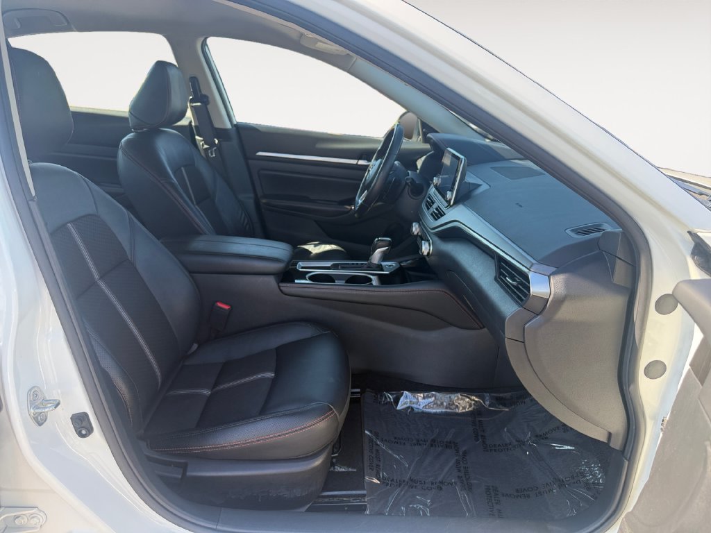 Used 2025 Nissan Altima 2.5 SR FWD image 15