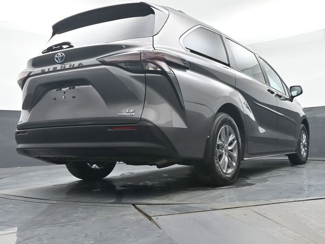 Certified 2024 Toyota Sienna LE w/ LE Plus Package image 37