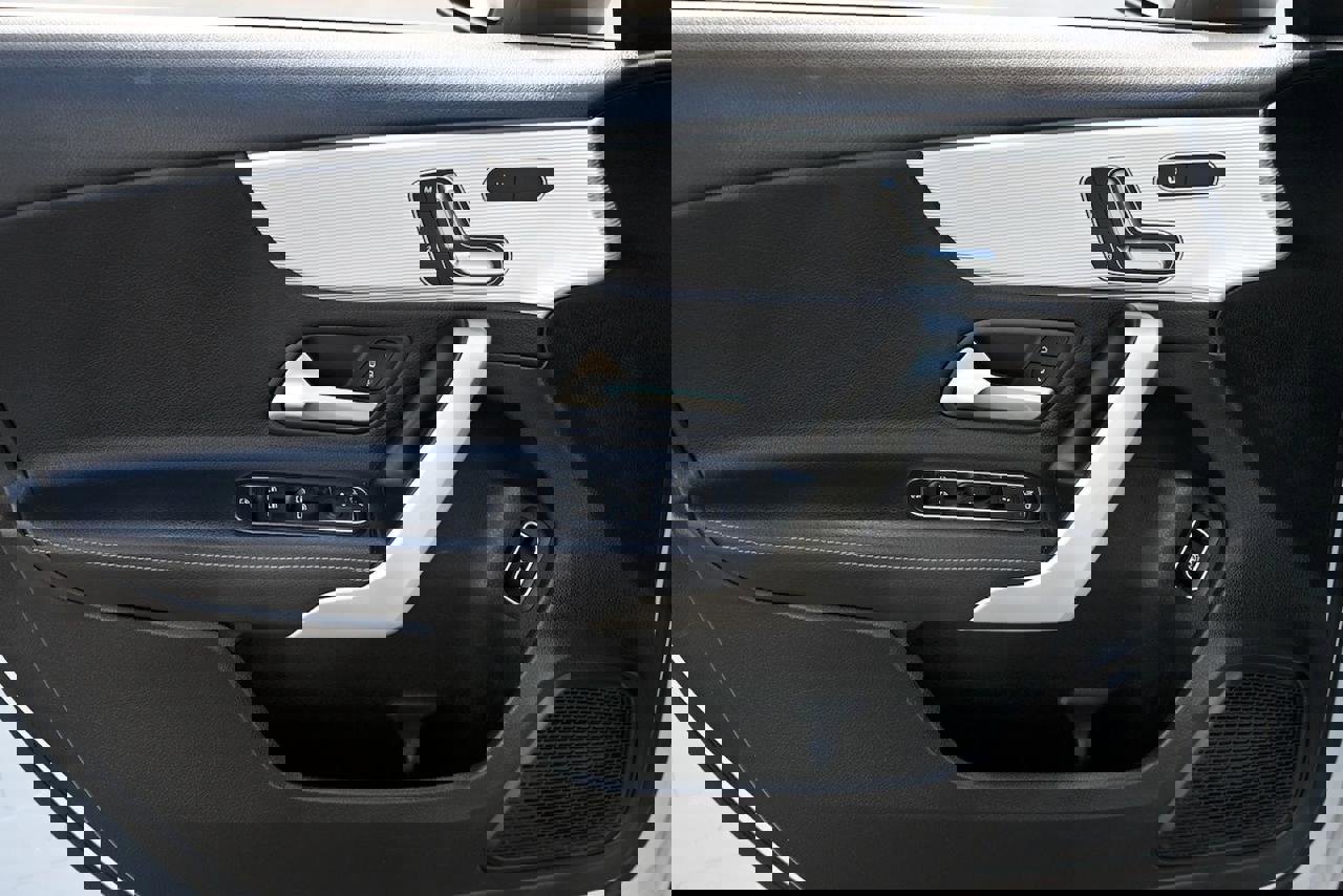 Used 2020 Mercedes-Benz A 220 w/ Premium Package image 9