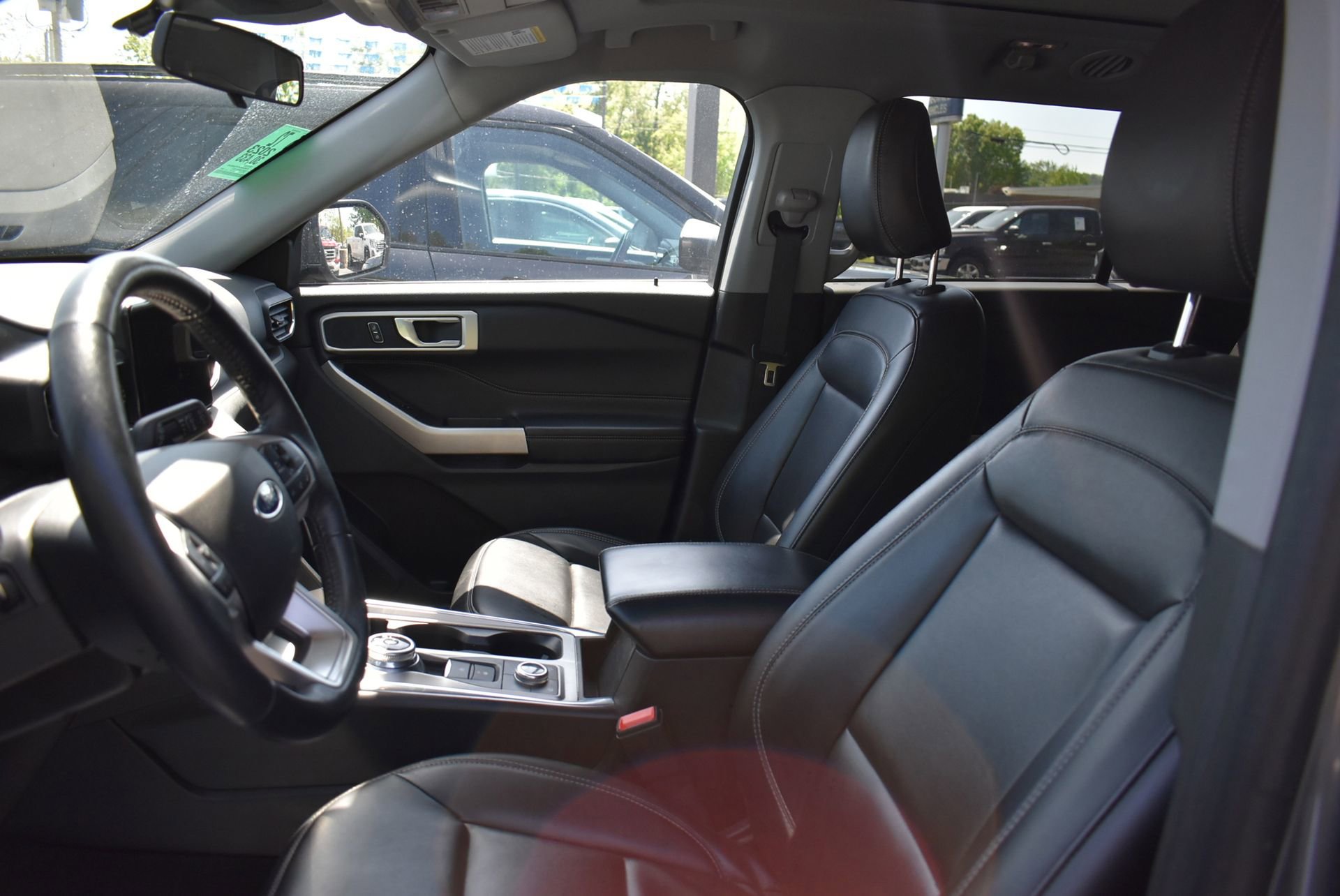 Used 2023 Ford Explorer XLT w/ Equipment Group 202A AWD/4WD image 11