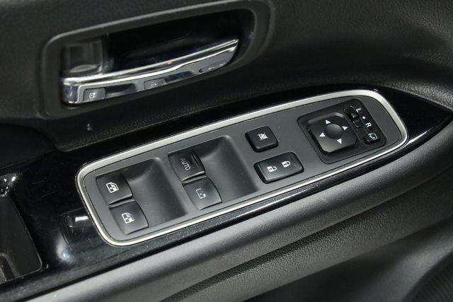 Used 2018 Mitsubishi Outlander SEL image 27