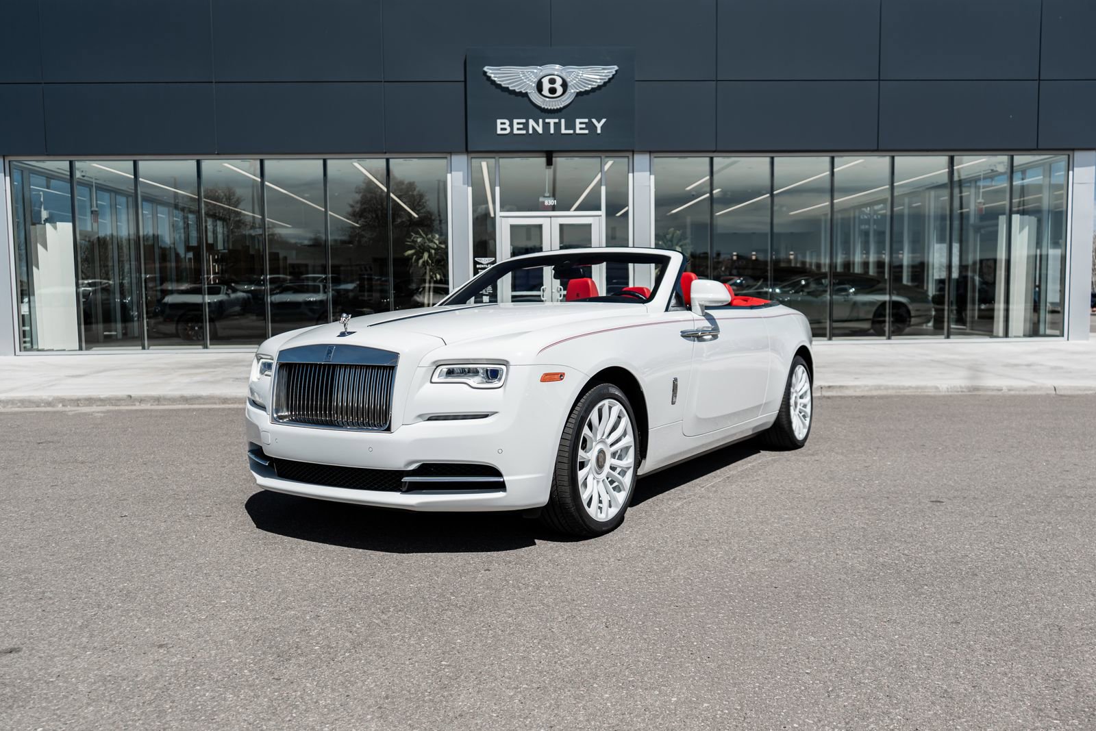 Used 2018 Rolls-Royce Dawn RWD image 1