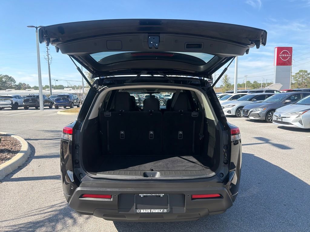 Used 2024 Nissan Pathfinder SV image 10
