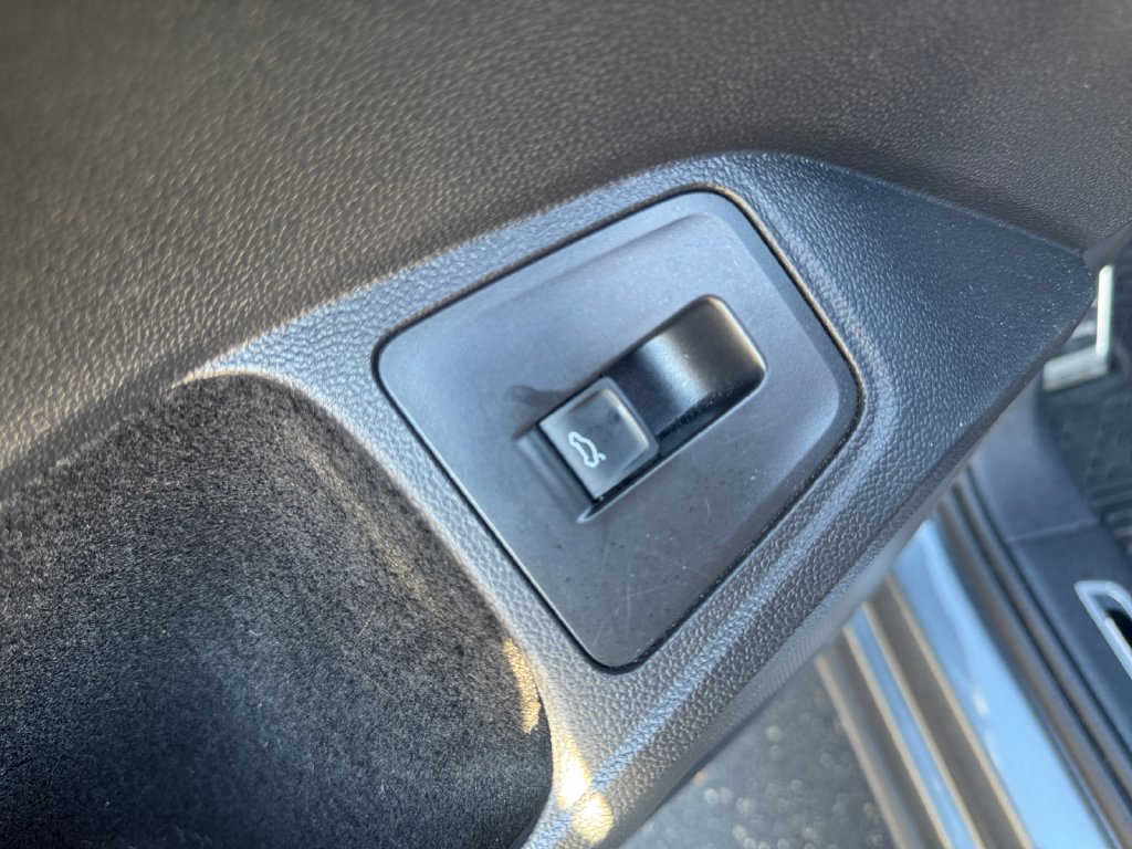 Used 2022 Volkswagen Tiguan SE R-Line AWD/4WD image 30