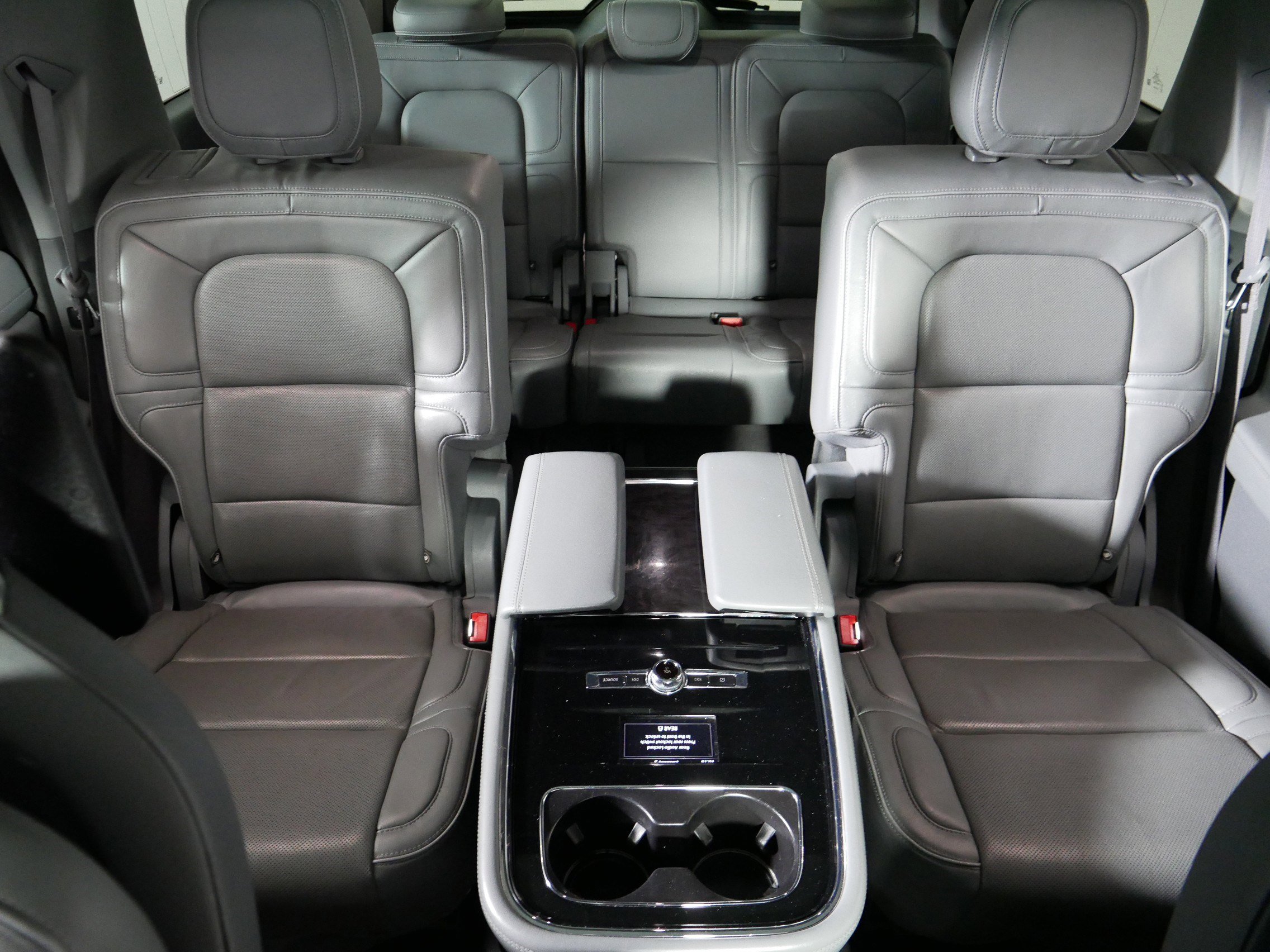 Used 2018 Lincoln Navigator Reserve w/ Technology Package AWD/4WD image 13