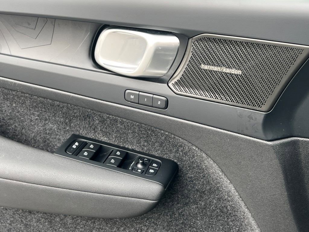 Certified 2023 Volvo C40 P8 Recharge Ultimate image 36