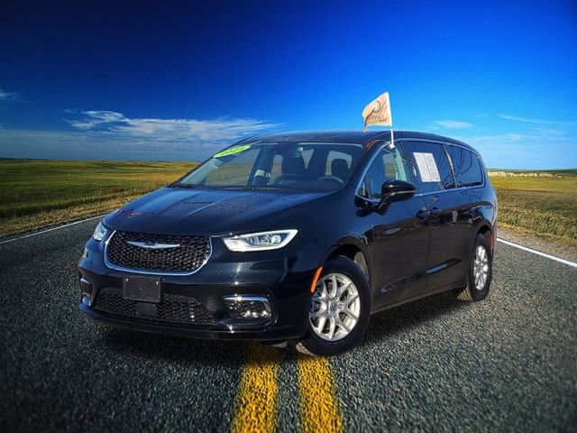 Certified 2024 Chrysler Pacifica Touring-L FWD image 33