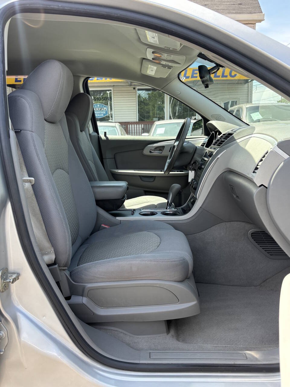 Used 2010 Chevrolet Traverse LS FWD image 23