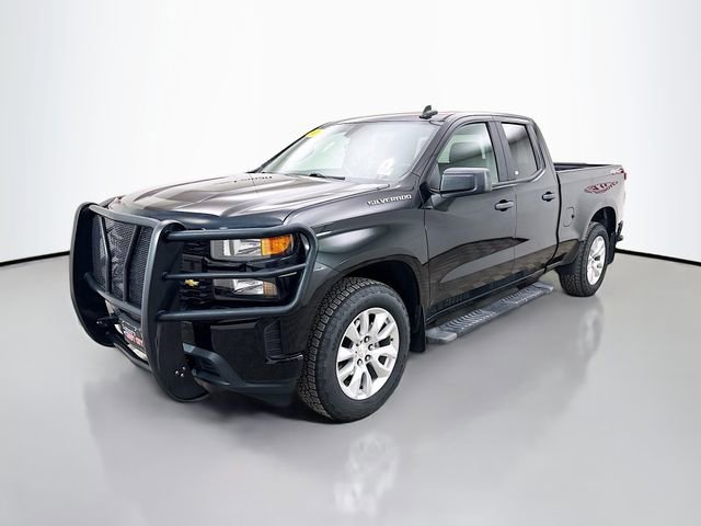 Used 2020 Chevrolet Silverado 1500 Custom w/ Custom Value Package image 3