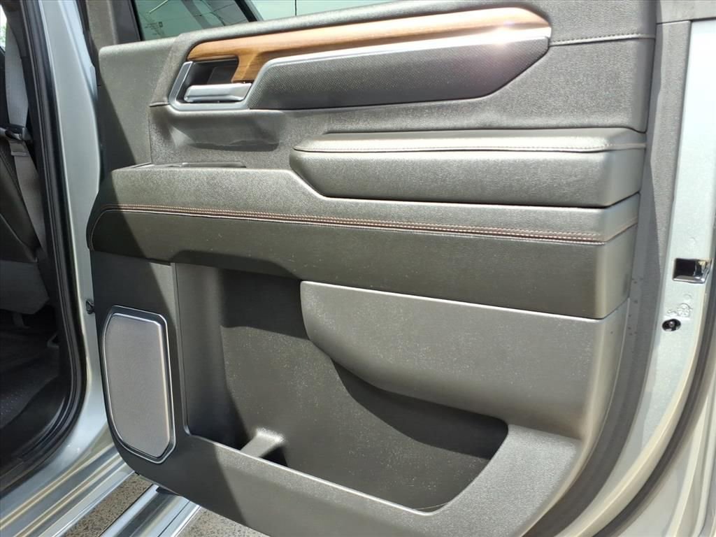 Used 2024 Chevrolet Silverado 2500 High Country w/ Technology Package image 14