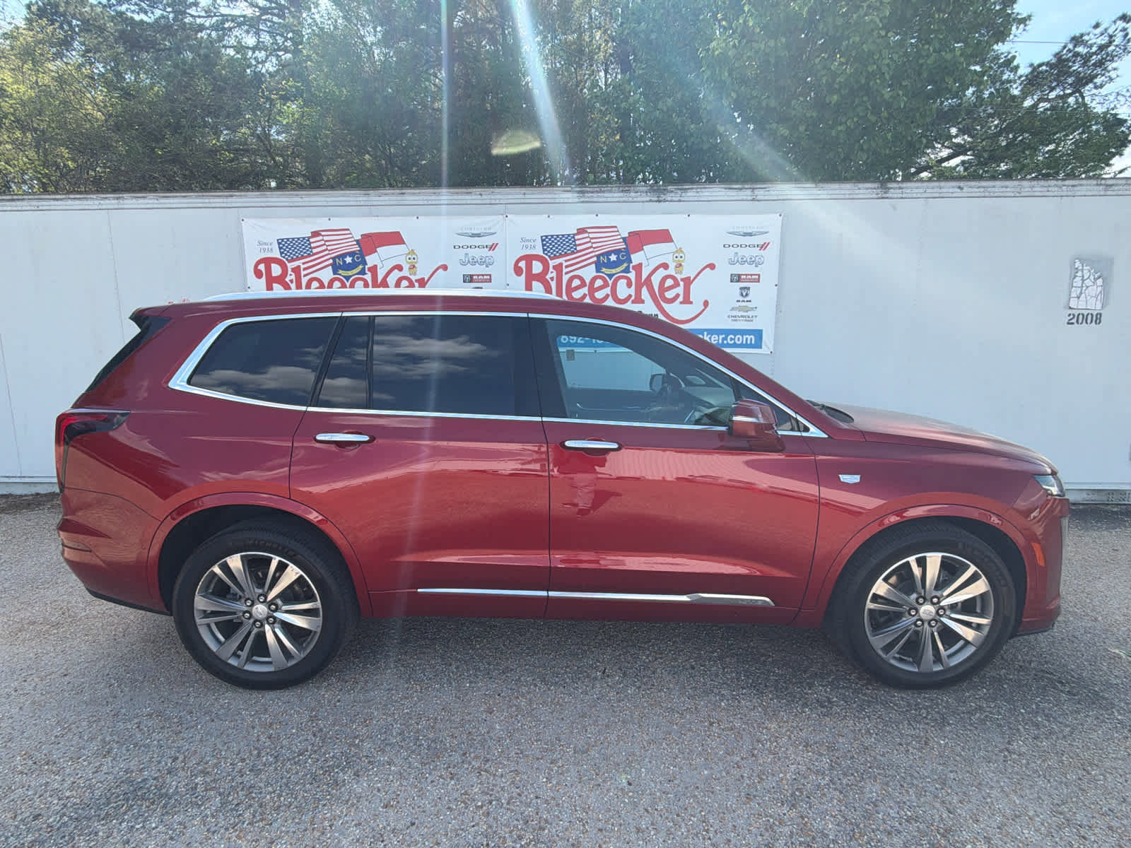 Used 2021 Cadillac XT6 Premium Luxury AWD/4WD image 2