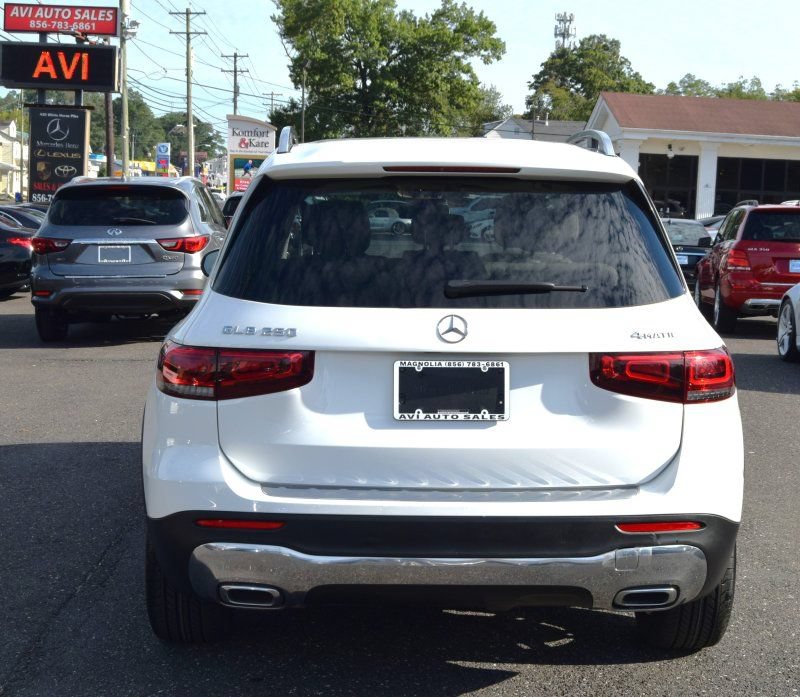 Used 2023 Mercedes-Benz GLB 250 4MATIC w/ Premium Package image 8