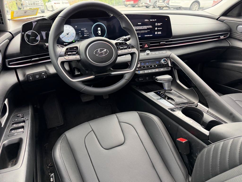 Used 2023 Hyundai Elantra Limited FWD image 7