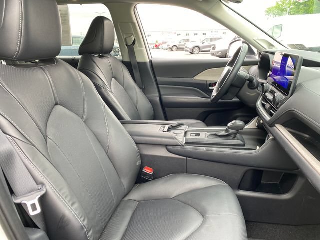 Used 2025 Toyota Grand Highlander AWD image 13