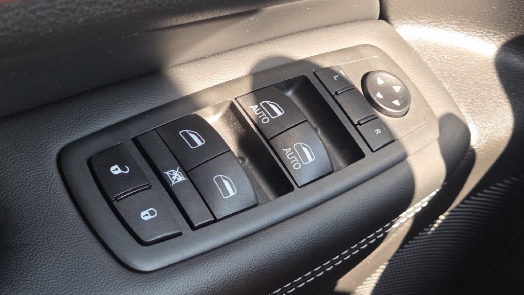 Used 2021 Jeep Grand Cherokee Limited w/ Quick Order Package 28K 80th AWD/4WD image 33