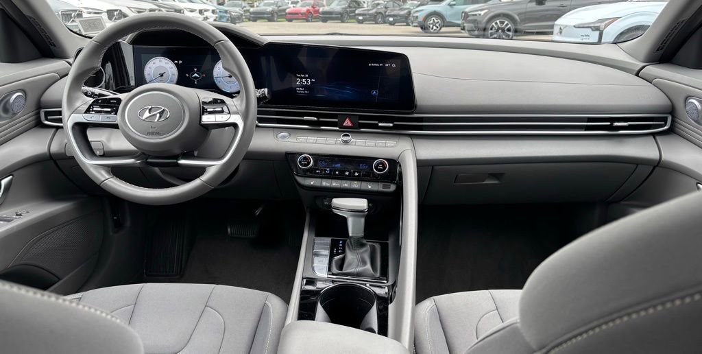 Used 2023 Hyundai Elantra SEL w/ Convenience Package FWD image 6