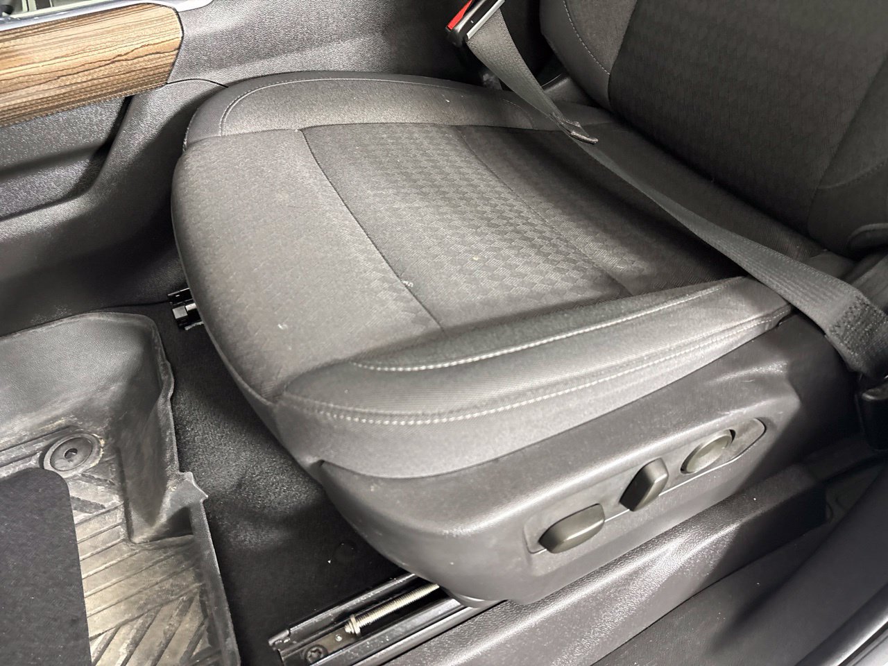 Used 2025 Chevrolet Silverado 1500 LT AWD/4WD image 9