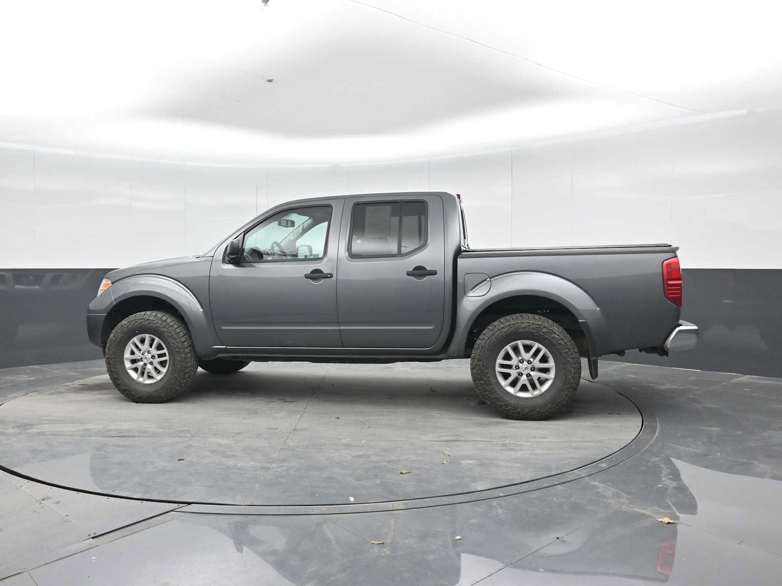 Used 2021 Nissan Frontier SV AWD/4WD image 2
