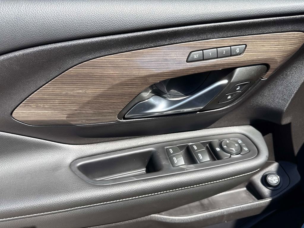 Used 2024 GMC Terrain Denali w/ Denali Premium Package image 18