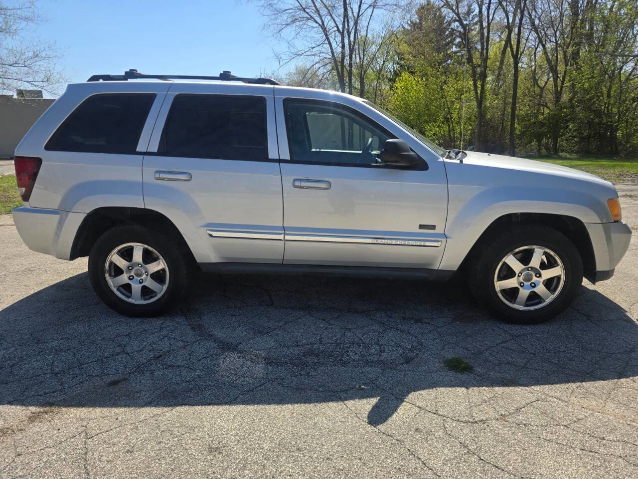 Used 2009 Jeep Grand Cherokee Laredo AWD/4WD image 3