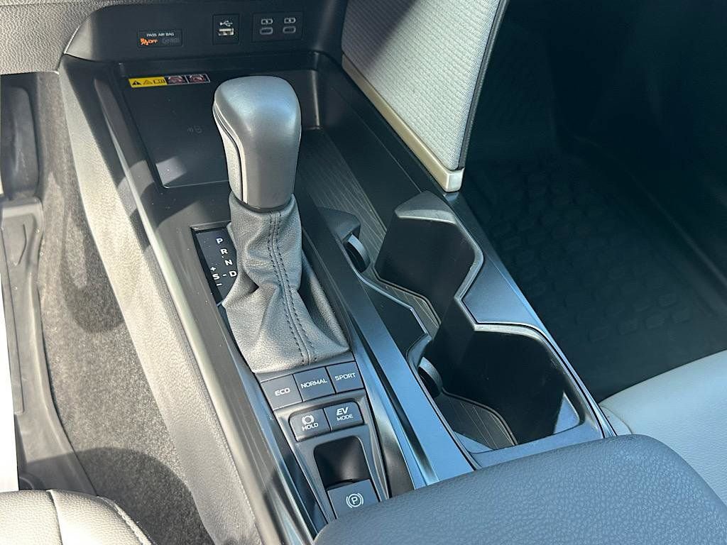 Certified 2025 Toyota Camry SE w/ Convenience Package image 24