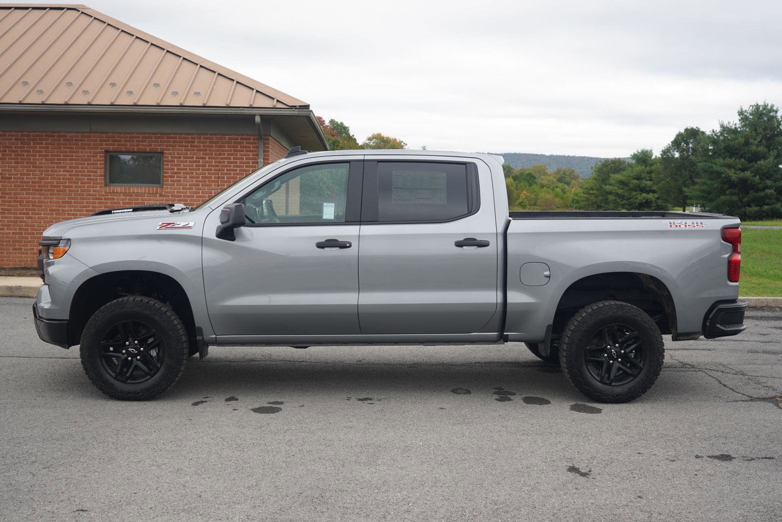New 2026 Chevrolet Silverado 1500 Custom Trail Boss w/ LPO, Dark Essentials Package AWD/4WD image 7