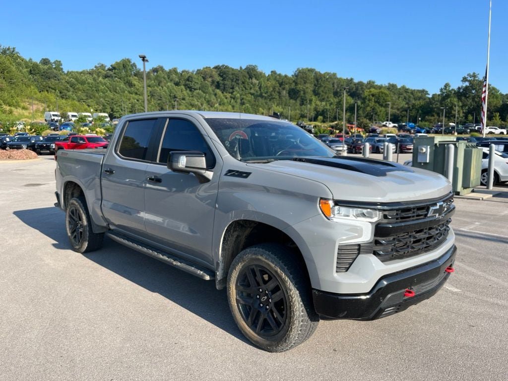 Used 2024 Chevrolet Silverado 1500 LT Trail Boss w/ Convenience Package II AWD/4WD image 2
