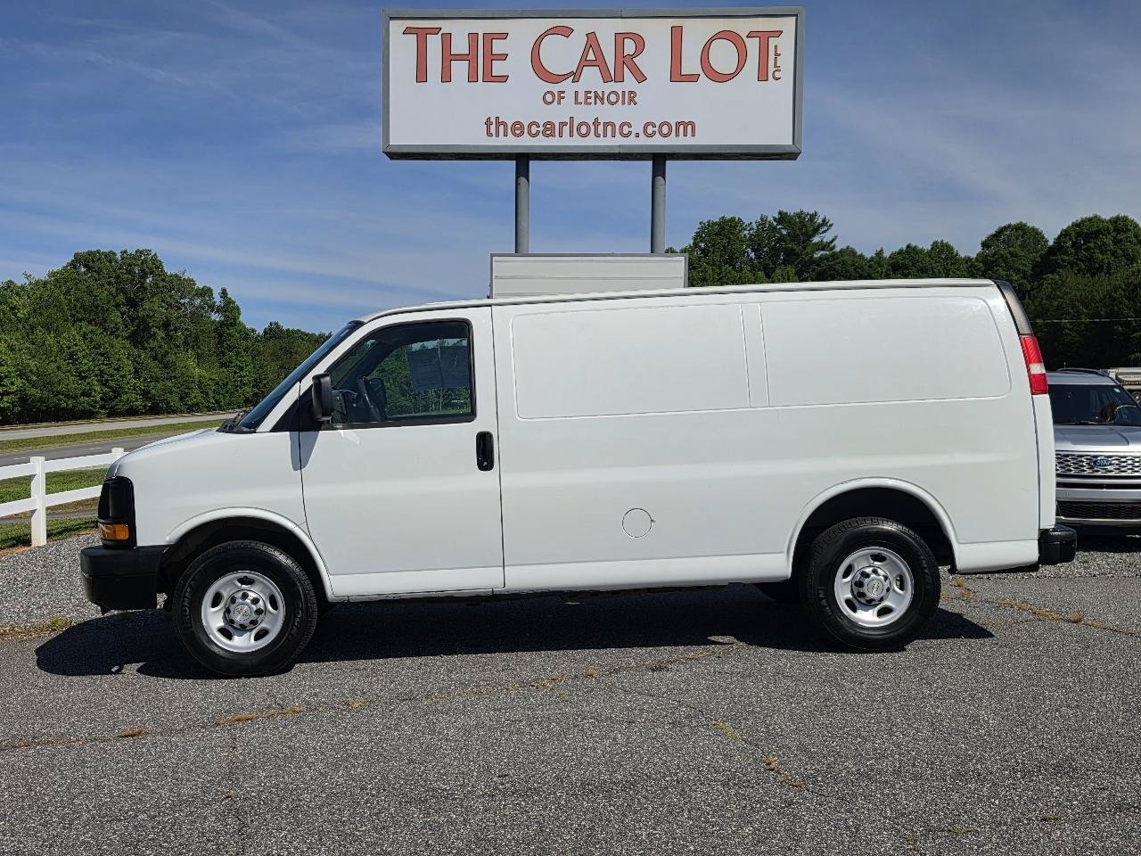 Used 2013 Chevrolet Express 2500 RWD image 2