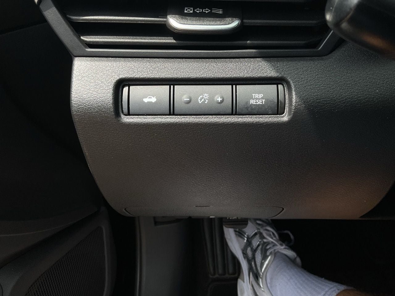 Used 2025 Nissan Altima 2.5 SV FWD image 17