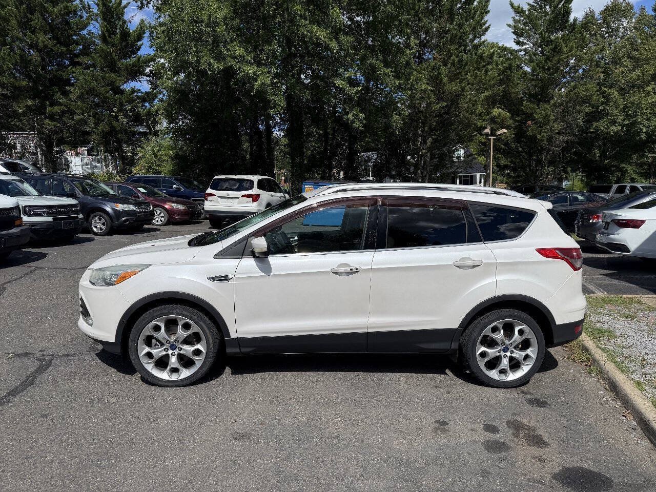 Used 2015 Ford Escape Titanium w/ Equipment Group 301A AWD/4WD image 3