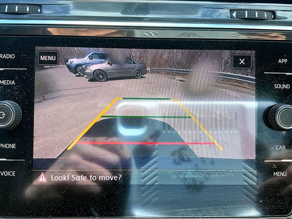 Used 2020 Volkswagen Tiguan SE image 19