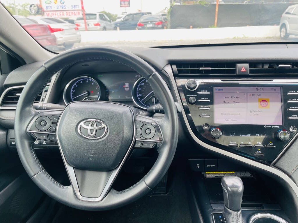 Used 2019 Toyota Camry XLE FWD image 17
