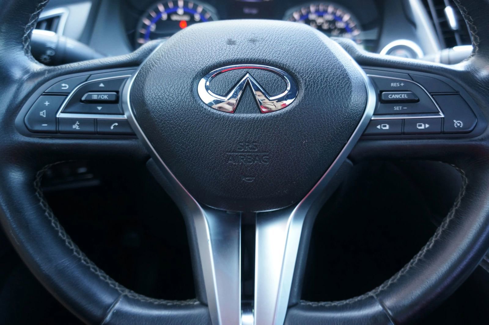 Used 2018 INFINITI Q60 2.0t w/ Cargo Package RWD image 33