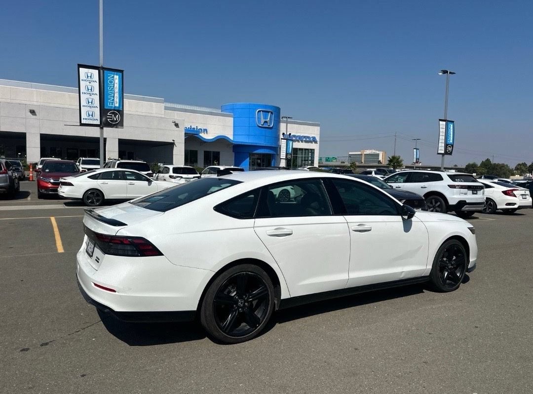 Used 2024 Honda Accord Sport image 3