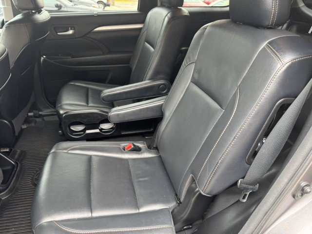 Used 2017 Toyota Highlander XLE AWD/4WD image 12