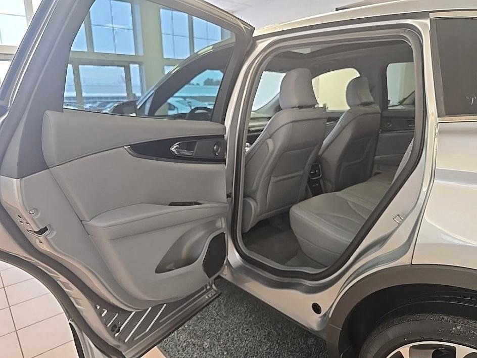 Used 2022 Lincoln Nautilus Reserve w/ Equipment Group 201A image 28