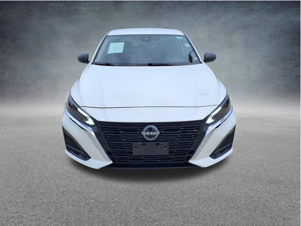 Used 2025 Nissan Altima 2.5 SV FWD image 2