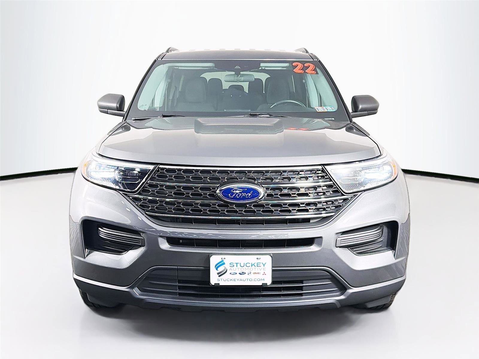Used 2022 Ford Explorer XLT AWD/4WD image 2