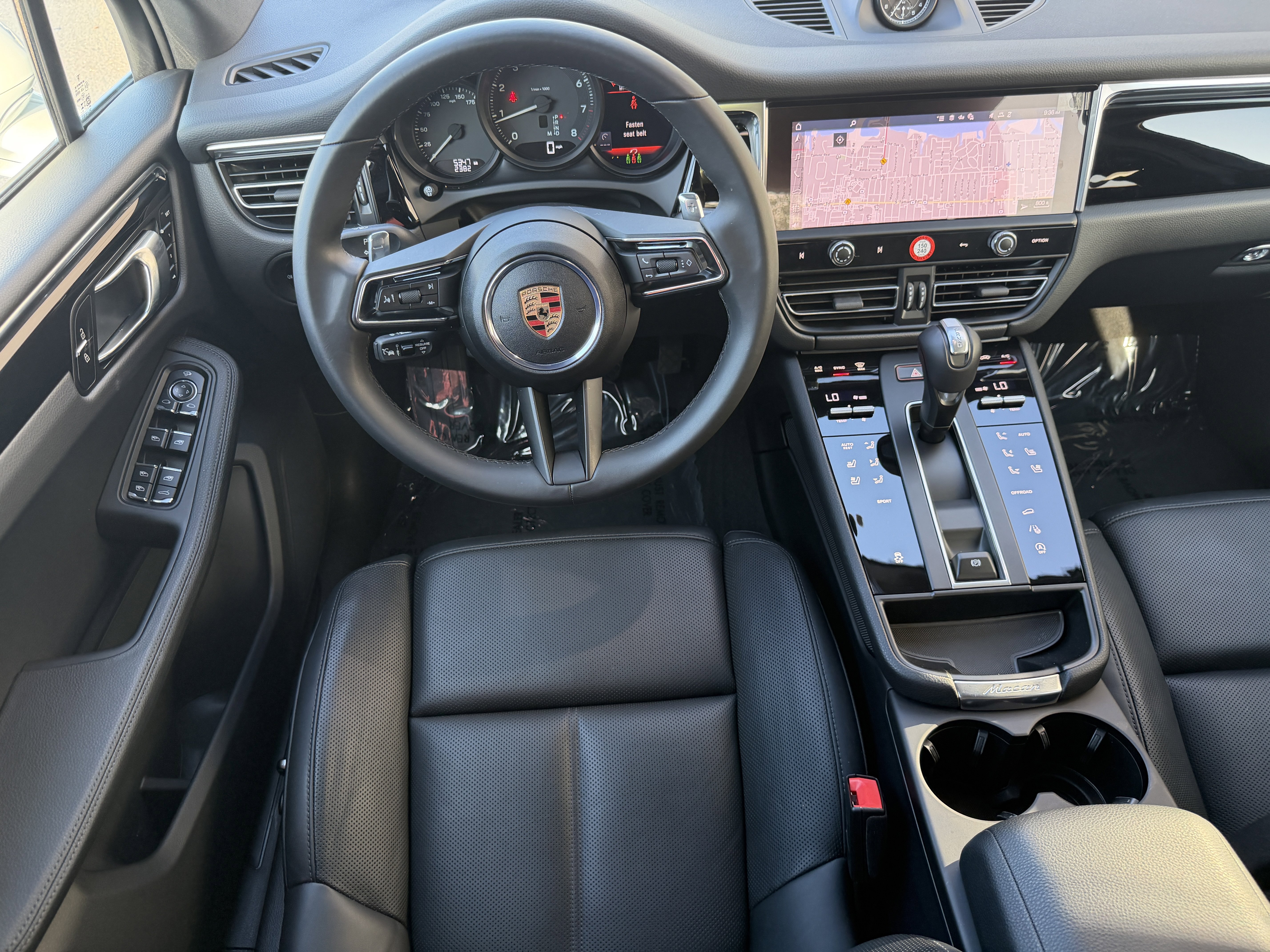 Used 2025 Porsche Macan image 19