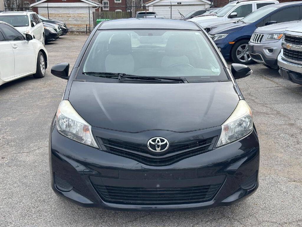 Used 2012 Toyota Yaris L image 2
