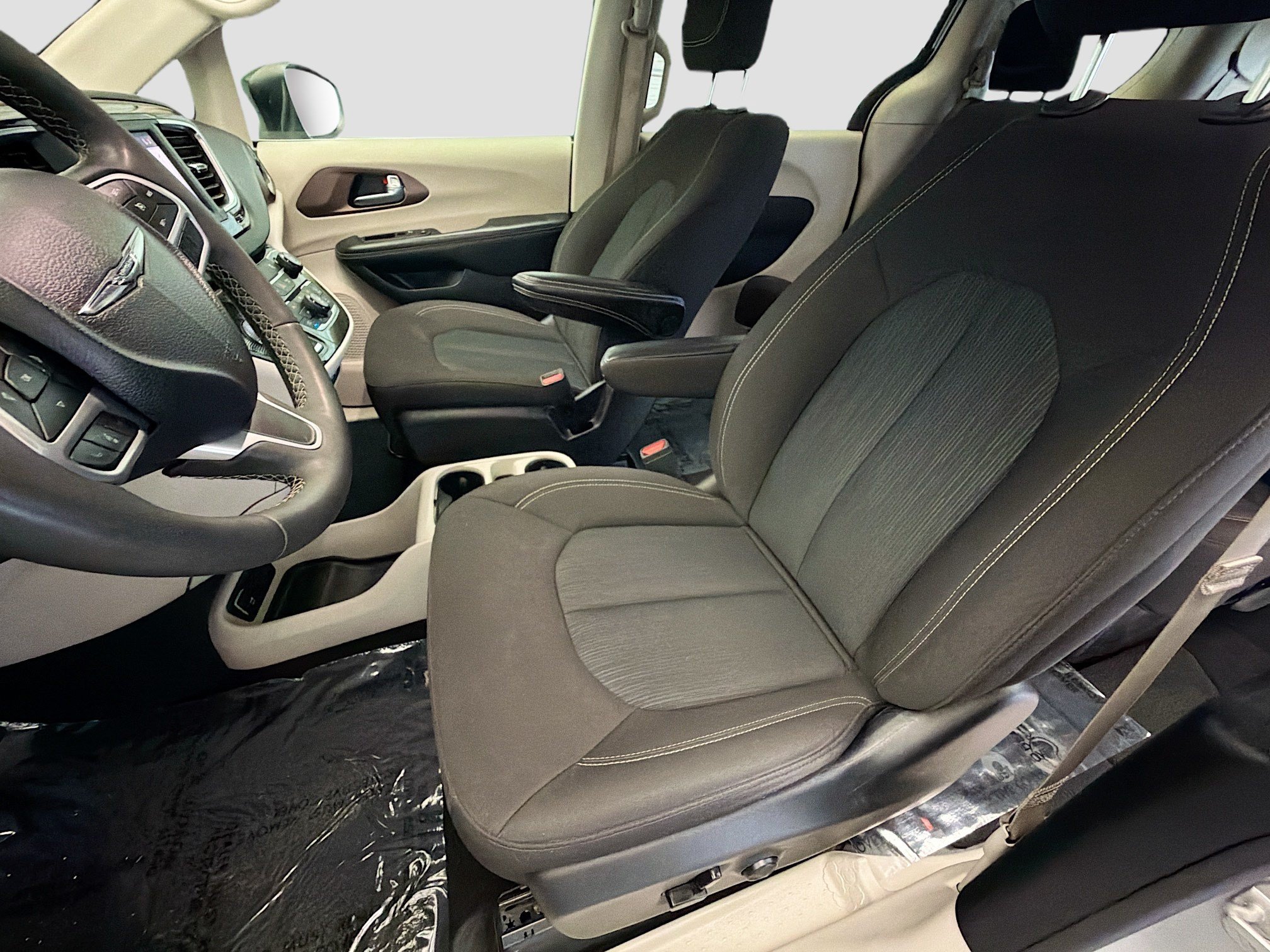 Used 2024 Chrysler Voyager LX FWD image 11